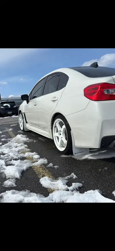 Set of White Alloy Rims w/ Tires – 1.5 Seasons Sailun Brand Selling a set of white alloy rims with t...