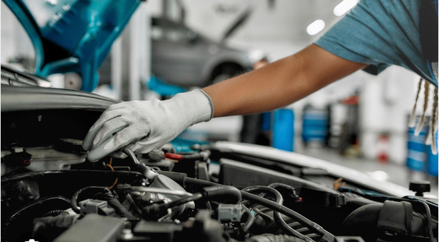 Mechanic / auto body repairs in Cars & Trucks in Regina