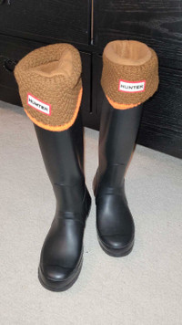 Hunter Original Tall Rain Boot with 2 Fleece Socks