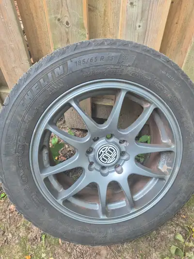 Michelin 185/65R-15 X-ICE SNOW Tires mounted on balanced rims Set of four / very good shape Lots of...