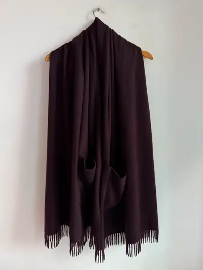 excellent condition ,made in italy. pure cashmere with nappa leather pocket trim located in liberty...