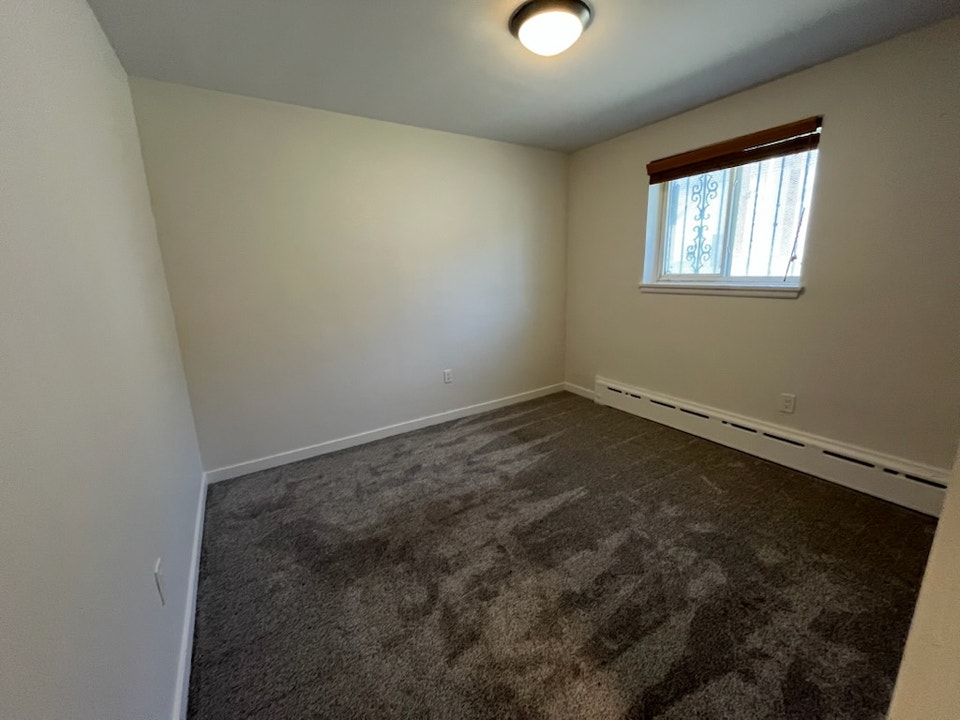 Spacious 1 Bedroom Apartment Suite on Sherbrook 5