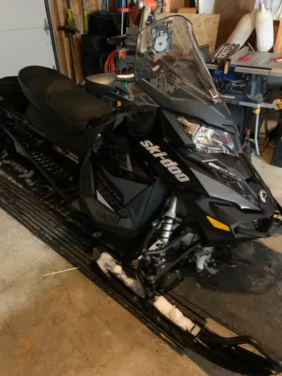 2017 Skidoo 600 E-Tec 137” in excellent condition. Garage stored and trailed in covered trailer. Ful...