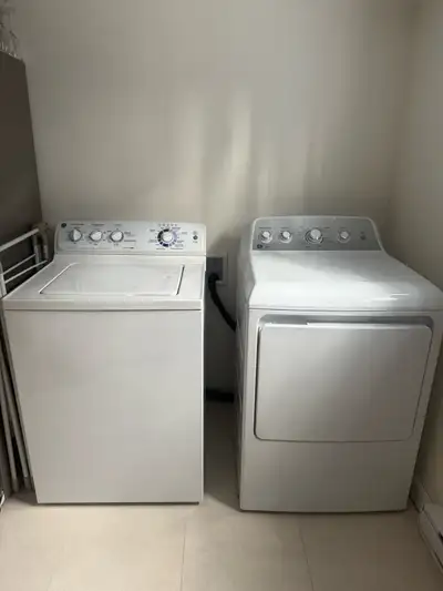 duo laveuse-sécheuse Disponibles à compter du 2 mai. Bon état Grande capacité de lavage-séchage