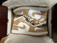 Selling Air Jordan 1 Mid - Hemp - size 11.5