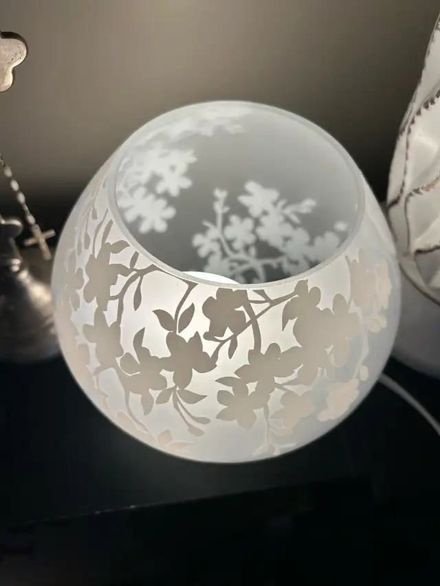 Ikea lamp $40, KNUBBIG Table Lamp 7” Tall Blossom Whit in Indoor Lighting & Fans in Oakville / Halton Region - Image 3