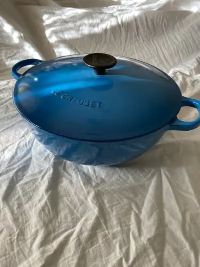 Le Creuset chefs soup pot, duch oven, cast iron, View more