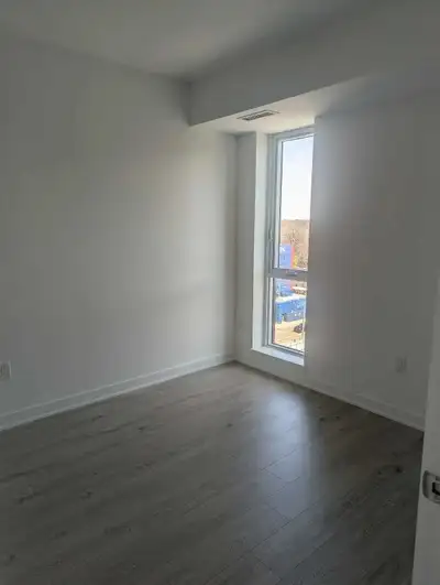 Beautiful Large Master bedroom in Brand new apartment Private Bath Building Amenities including gym,...