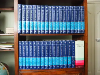 INCYCLOPEDIA BRITANNICA LIKE NEW 1993 edition 29 Volumes,1 guide,2 index,1 annual.
