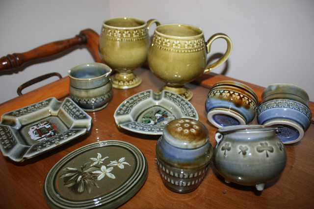 Lot - Irish Porcelain Green Blue. Pots, Mugs, Salt, Ashtray more in Arts & Collectibles in Ottawa - Image 4