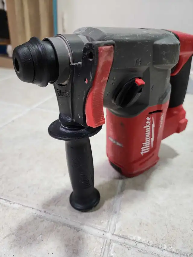 Milwaukee m18 fuel 1" sds plus hammer drill in Power Tools in City of Toronto - Image 6