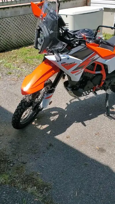 Selling my like-new 2025 KTM 390 Adventure R with only 4 kilometers on the odometer. I'm selling it...