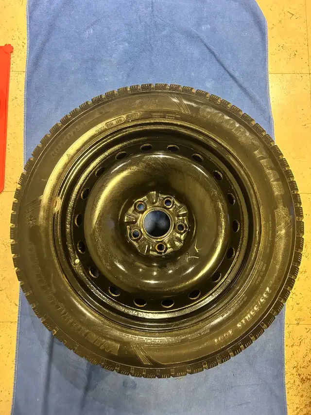 Winter Command Goodyear Tires & Rims 18 inch. Like New. in Tires & Rims in Mississauga / Peel Region - Image 3