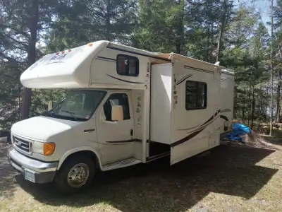 Class C Motorhome 2006 New Front Tires Back wetires are 2 years old 27 feet long Ford F 450 Engine 1...