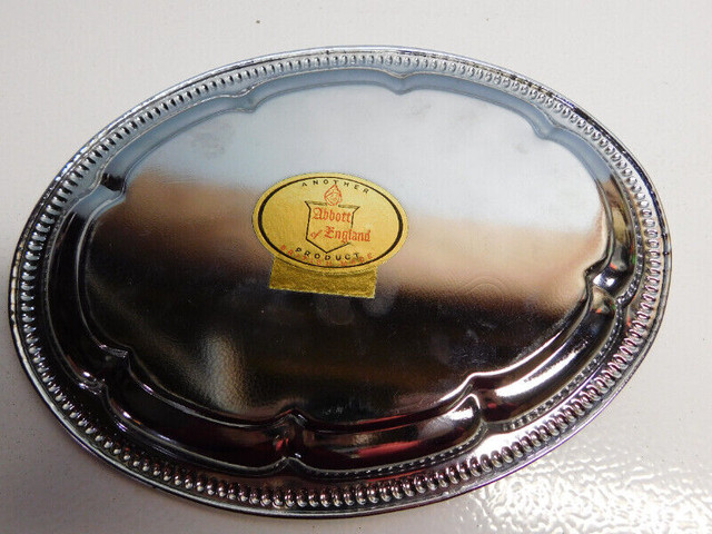 Vintage Canada Serving Tray in Arts & Collectibles in Barrie - Image 2