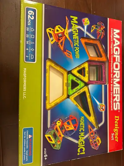 Perfect condition , like new with instructions I'm selling a like new Magformers Designer Set with 6...