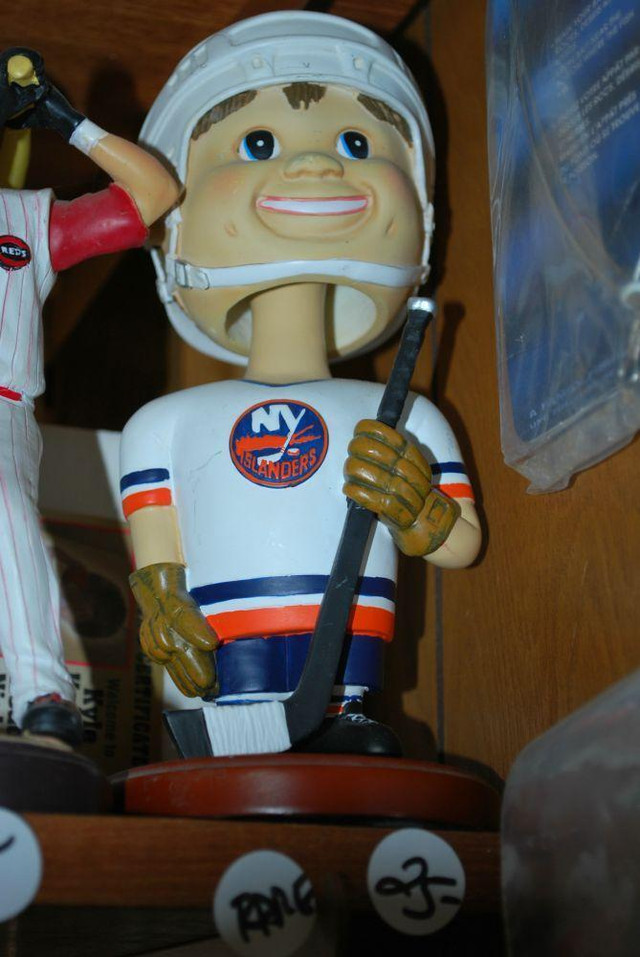 Collectible Bobbleheads @ VINTAGE & VINYL in Other in Windsor Region - Image 2