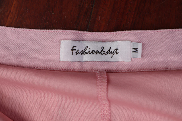 Fashion & Mini Skirt Button and Zipper Insulated Women's Medium in Women's - Bottoms in Calgary - Image 4