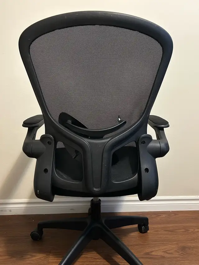 Office Chair in Chairs & Recliners in City of Toronto - Image 6