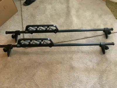 This is a used Thule roof rack, perfect for transporting your gear! It's in good condition and ready...