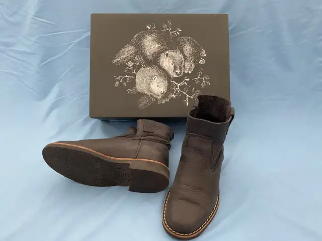 ROOTS Womens Leather Shorty Boot Tribe (size 6) in Women's - Shoes in Markham / York Region - Image 3