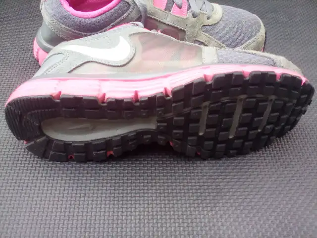 Espadrilles femme NIKE 6.5 US Womens running shoes in Women's - Shoes in Laval / North Shore - Image 5