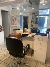 chaise à louer dans un salon de coiffure