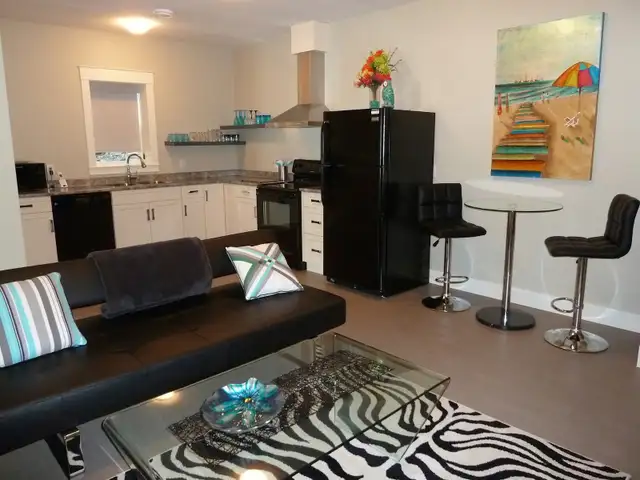 1 Bed, 1.5 Bath House incl utilities on Lake until June 30, 2026 in Long Term Rentals in Vernon - Image 10