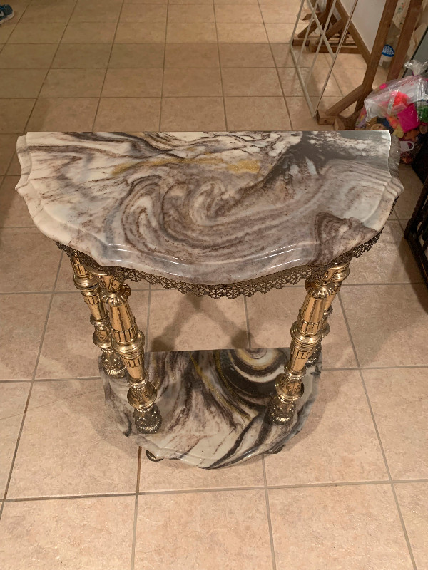 Vintage Marble Accent Table in Other Tables in Hamilton - Image 4