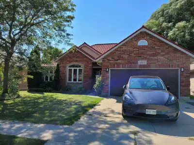 Fully Furnished Executive Style 6 Bedroom House for short term and long term rent in Sarnia's North...