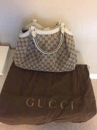 Authentic Gucci purse like new with dust cover