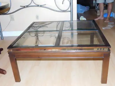 Selling for a friend so only call 226-773-0270. The table is in very good condition.