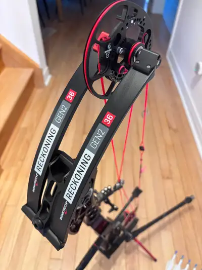 Mint condition! Bowtech Reckoning Gen2 36 Med Cam, right hand, compound bow, 60-50 lbs adjustable. -...