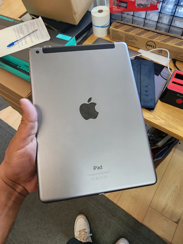 Apple iPad Air dans iPad et tablettes  à Ville de Montréal