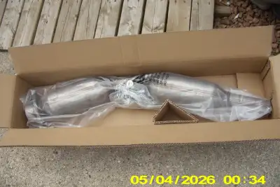 BRAND NEW IN BOX 03-08 MATRIX COROLLA VIBE 1.8 CATALYTIC CONVERTER COMPLETE WITH BOLTS SPRINGS DONUT...