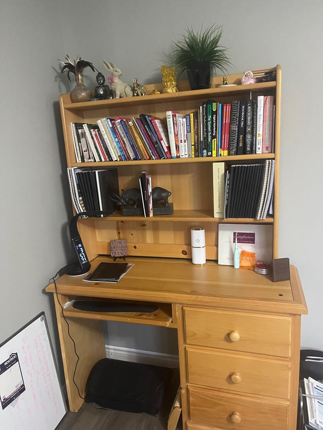 A real,solid wood desk for quick sale  in Desks in Kitchener / Waterloo