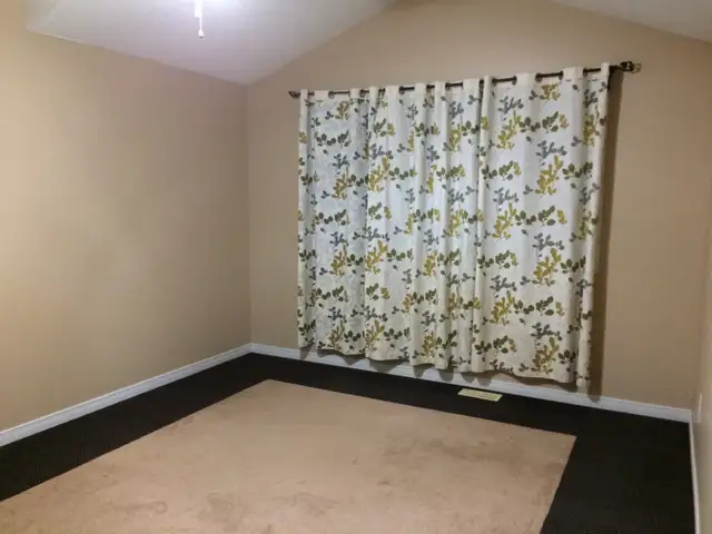 Spacious Room For Rent - Alcona / Innisfil
