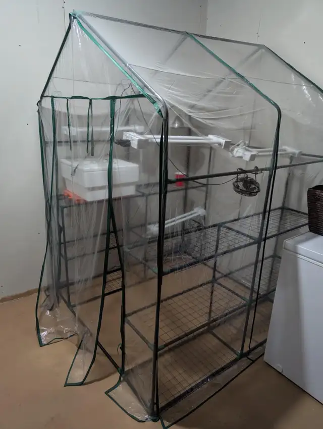 Plastic Covered Green House628543910280991218
