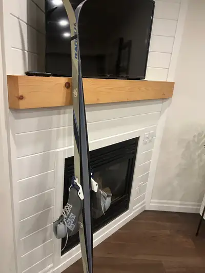 Karhu cross country skis 205cm with size 9 mens boots and poles Waxless skis