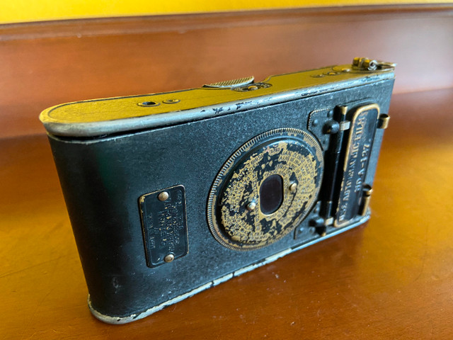 Antique Autographic Eastman Kodak Vest Pocket Camera No A-127 VP in Arts & Collectibles in Oshawa / Durham Region - Image 3
