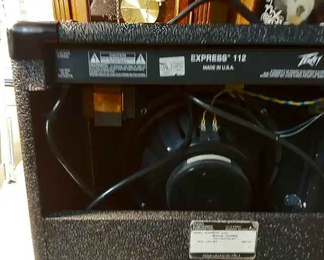 Guitar electr. HONDO ampli PEAVEY express case fil trepied propr in Guitars in Sherbrooke - Image 8