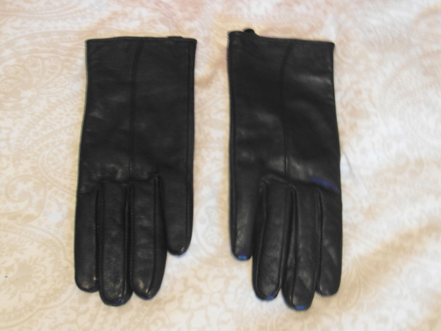 Ladies small leather gloves in Women's - Tops & Outerwear in Stratford - Image 2