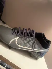 Soccer shoes cleats men’s Nike 