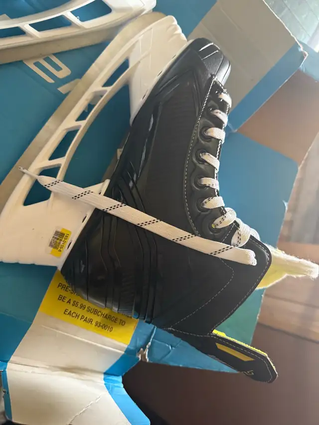 hockey skates supreme power a control strike skates 9 mens in Hockey in Winnipeg - Image 5