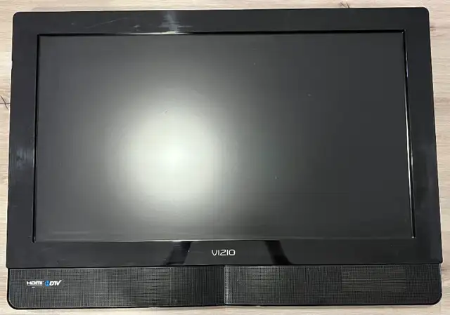 Vizio VW32L 32" 1080i HD LCD Television in TVs in Kitchener / Waterloo - Image 3