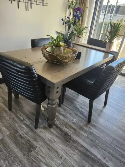 table et chaise , View more