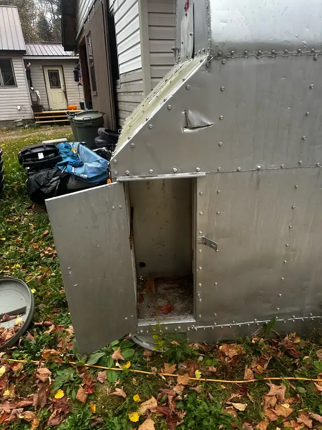 ice  hut/ shelter in Fishing, Camping & Outdoors in Muskoka - Image 5