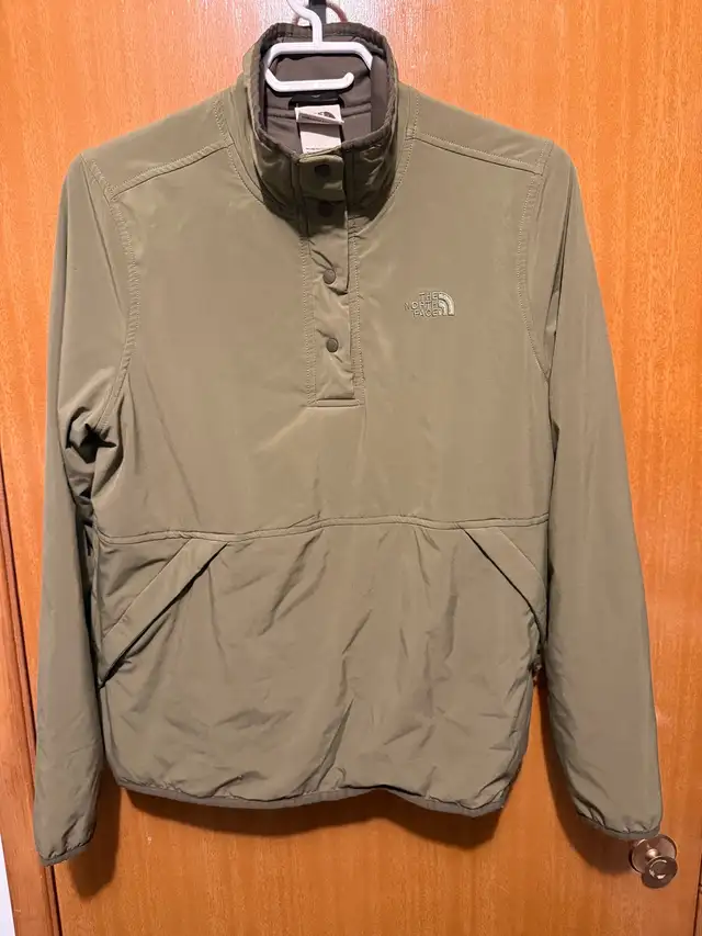 North Face Pullover in Women's - Tops & Outerwear in Calgary - Image 4