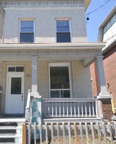 74 Bell ad Furnished, Spacious 4-bedroom, 3- full bathroom, townhome in downtown This 4-bedroom spac...