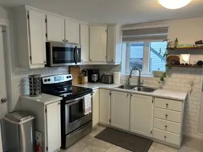 Beautiful newly renovated apartment. Brand new washer and dryer, off street parking for 2 cars with...